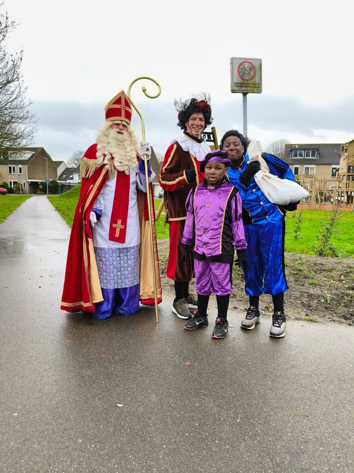 Boekuw  Sint en roetveegpieten, Diversen, Ophalen of Verzenden