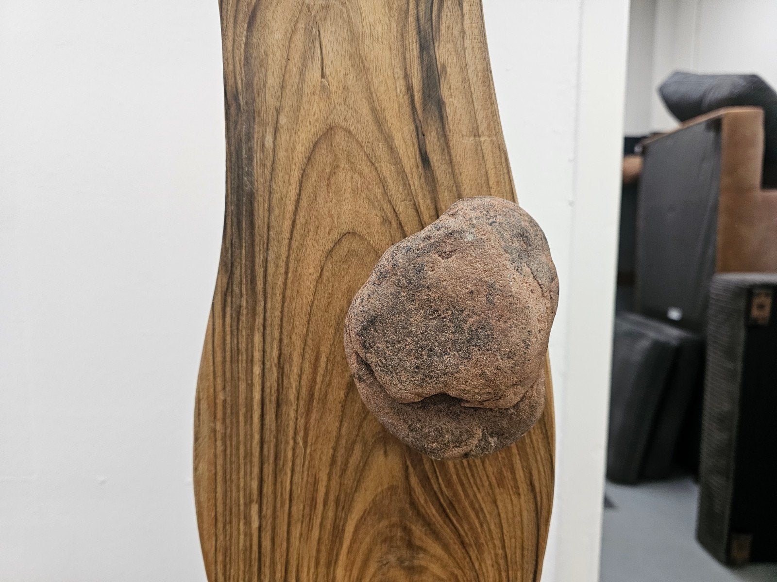 Unieke vrijstaande kapstok- walnoot hout