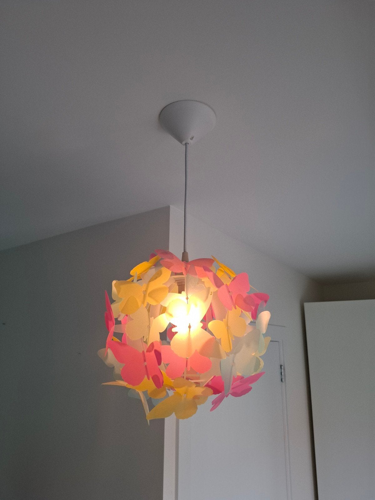 Hanglamp met vlinders, Ophalen of Verzenden, Zo goed als nieuw, Kunststof