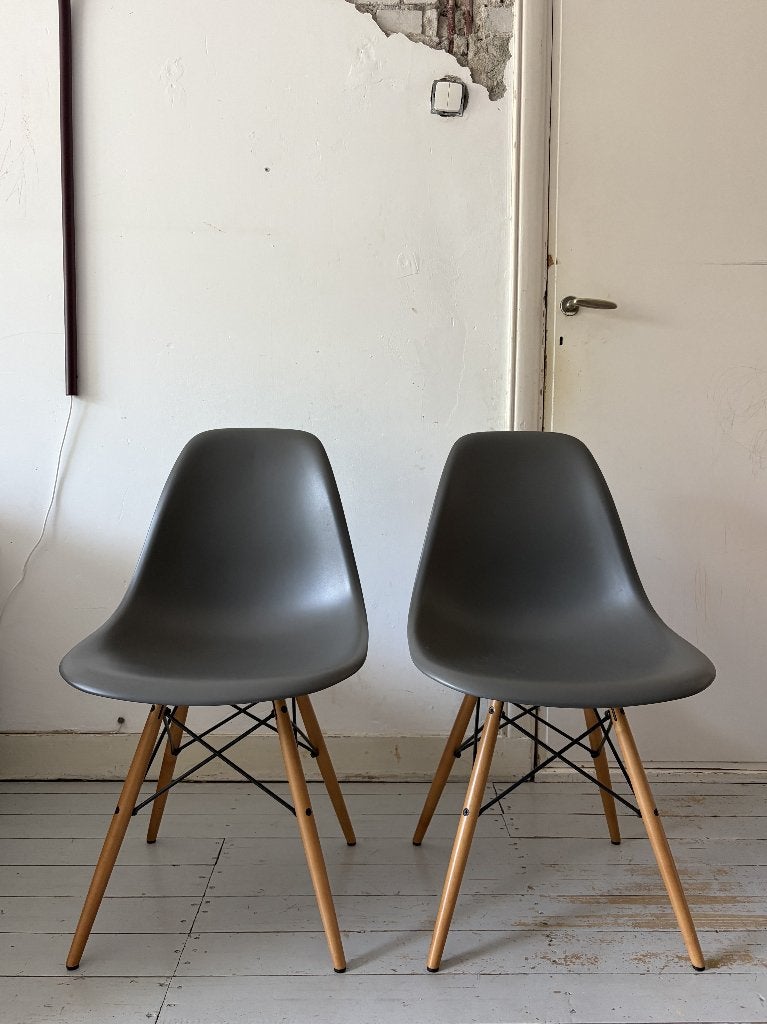 Vitra Eames DSW - Mid-Century Design - In heel goede staat, Huis en Inrichting, Ophalen, Gebruikt, Twee, Hout
