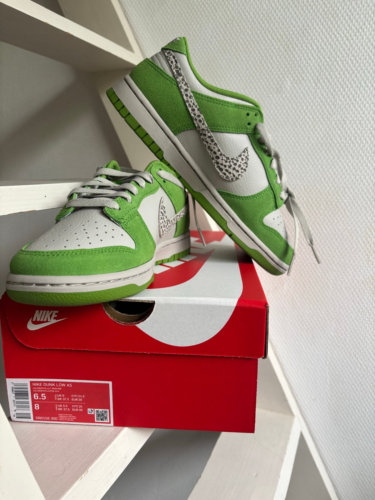 Nike Dunk Low Safari Swoosh Chlorophyll, Ophalen of Verzenden, Nieuw, Groen, Sneakers of Gympen