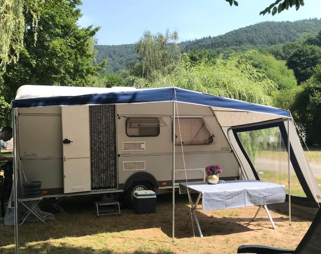 Caravan, Caravans en Kamperen, Caravans, Particulier, tot en met 3, 750 - 1000 kg, Standaardzit, Kip, Omvormbare zithoek, 5 tot 6 meter