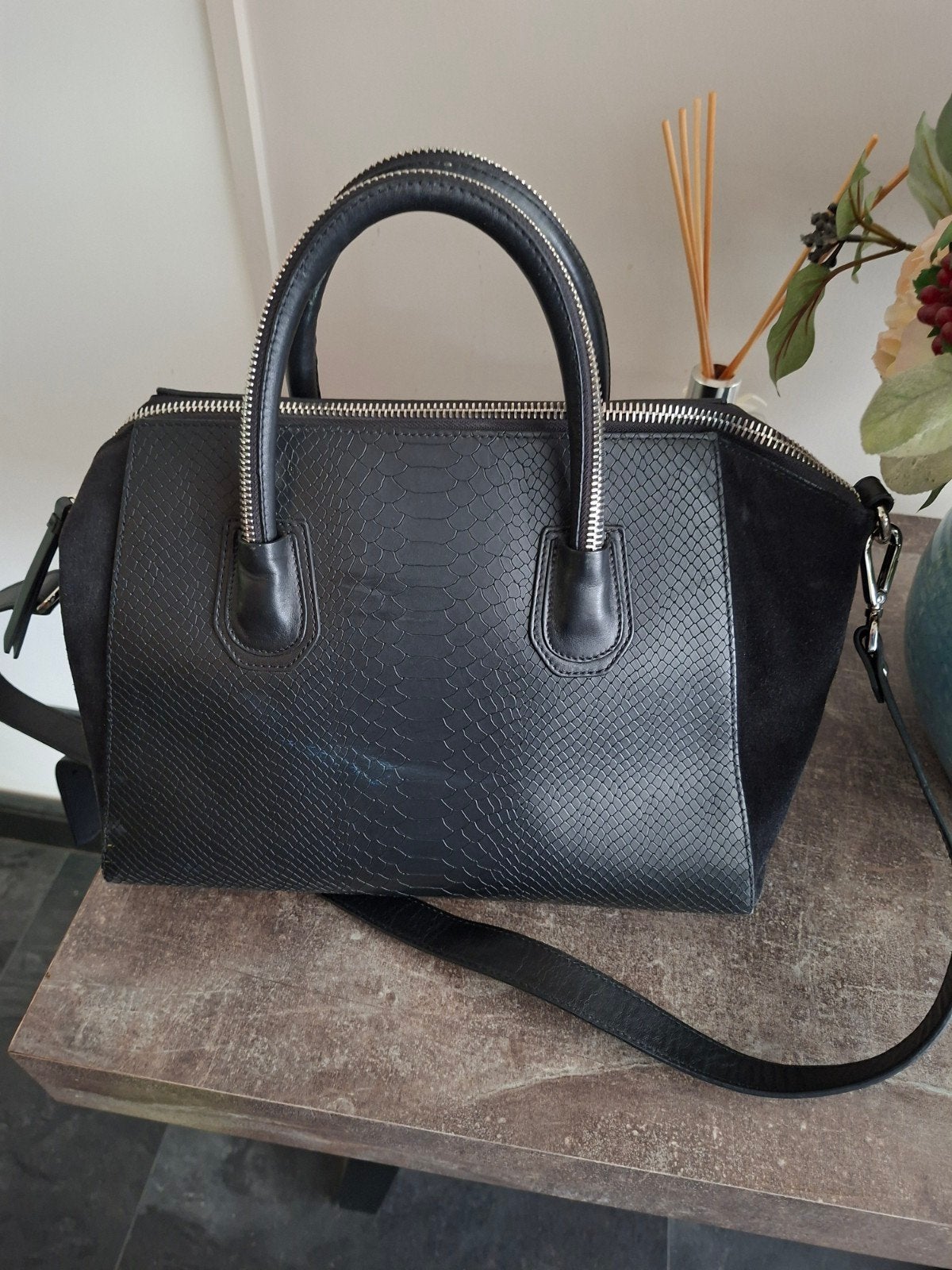 mooie  dames tas  LEOWULFF zwart, Sieraden, Tassen en Uiterlijk, Ophalen of Verzenden