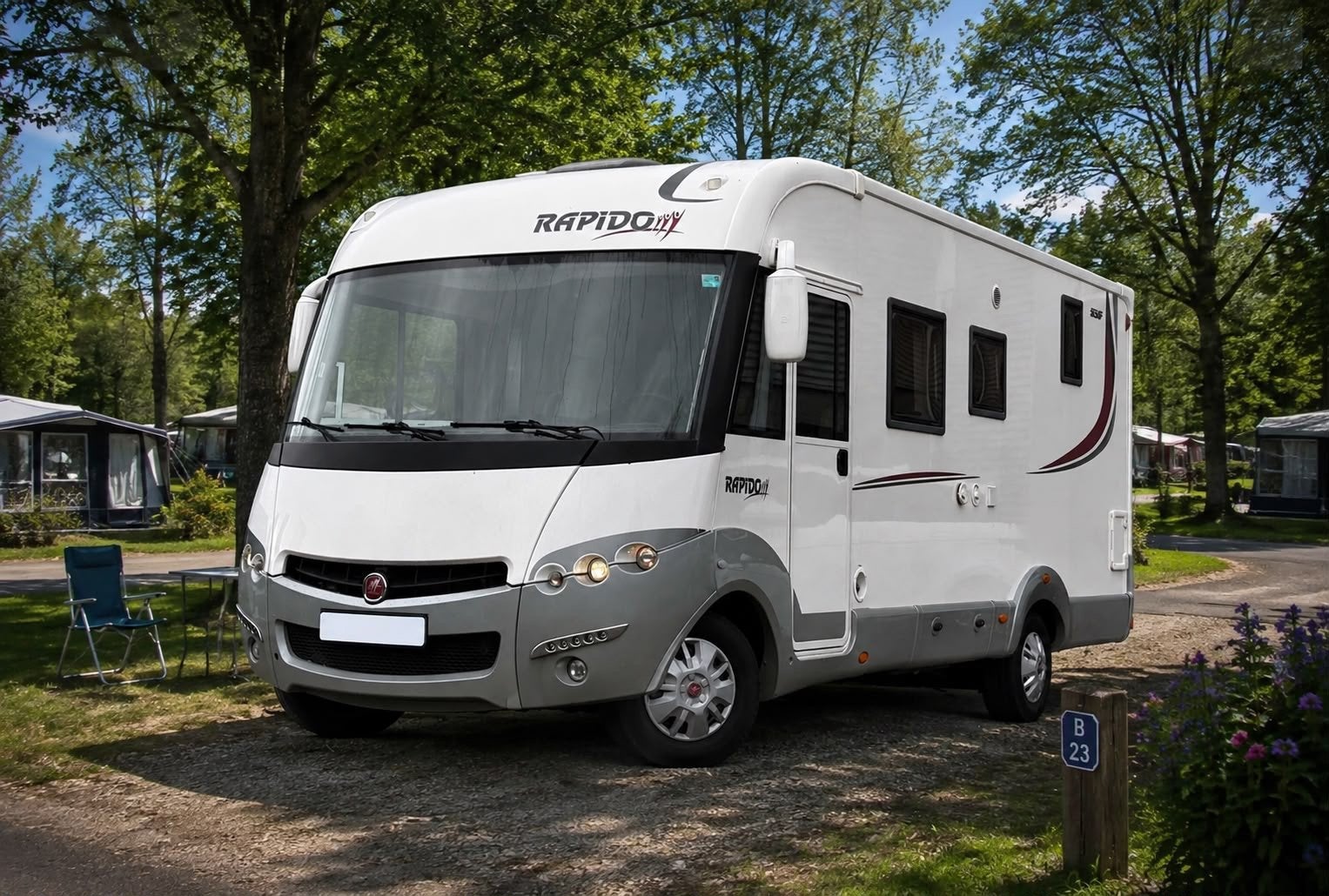 Rapido 850F | 40.600 km | Dakairco | Hefbed | queen, Caravans en Kamperen, Achteruitrijcamera, Elektrische ramen, Bedrijf, Rapido
