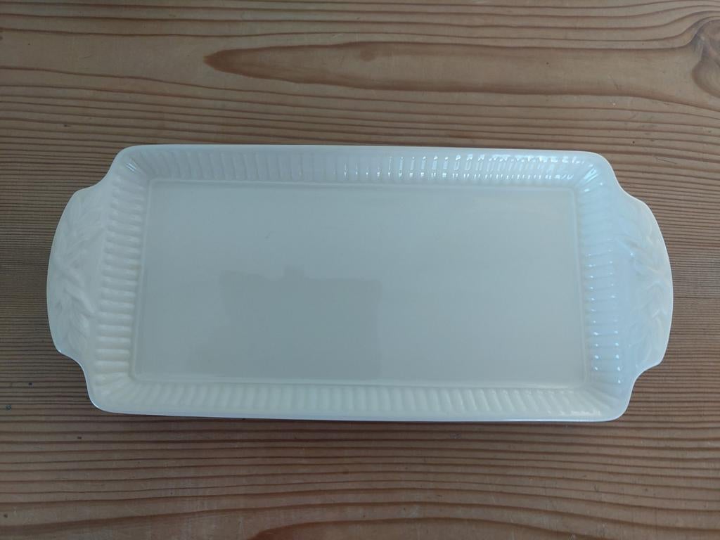 Wedgwood Edme cakeschaal of serveer blad roomstel, Huis en Inrichting, Keuken | Servies, Ophalen of Verzenden, Aardewerk, Wedgwood