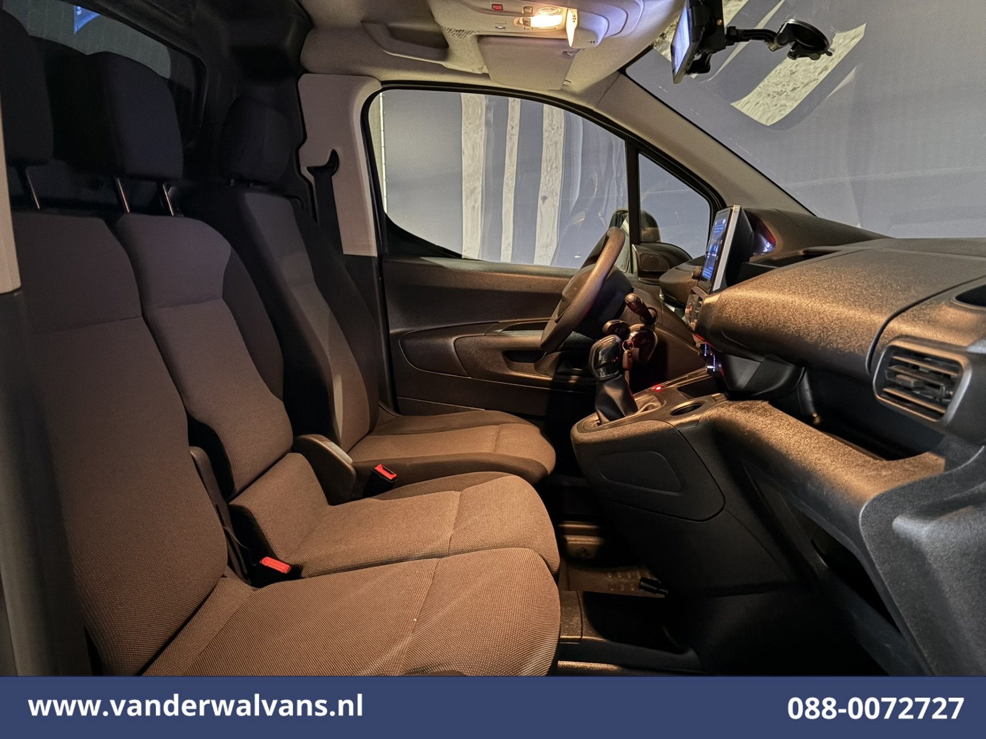 Peugeot Partner 1.5 BlueHDI 102pk L2H1 Euro6 Airco | 3-Zits, Auto's, Voorwielaandrijving, Dealer onderhouden, Stof, Gebruikt