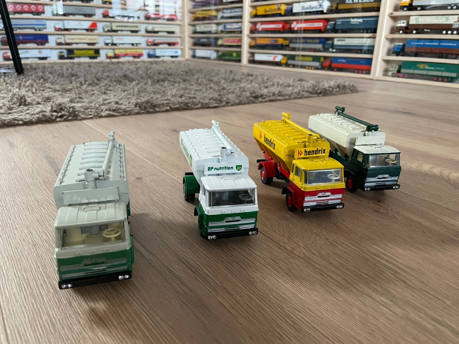 4x DAF vijzelwagen Lion Car., Hobby en Vrije tijd, Ophalen of Verzenden, Zo goed als nieuw, Bus of Vrachtwagen, Lion Toys