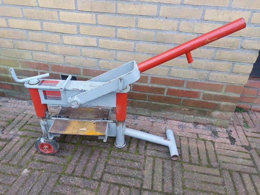 Te huur: stenenknipper, Ophalen, Xx, Xx, Xx