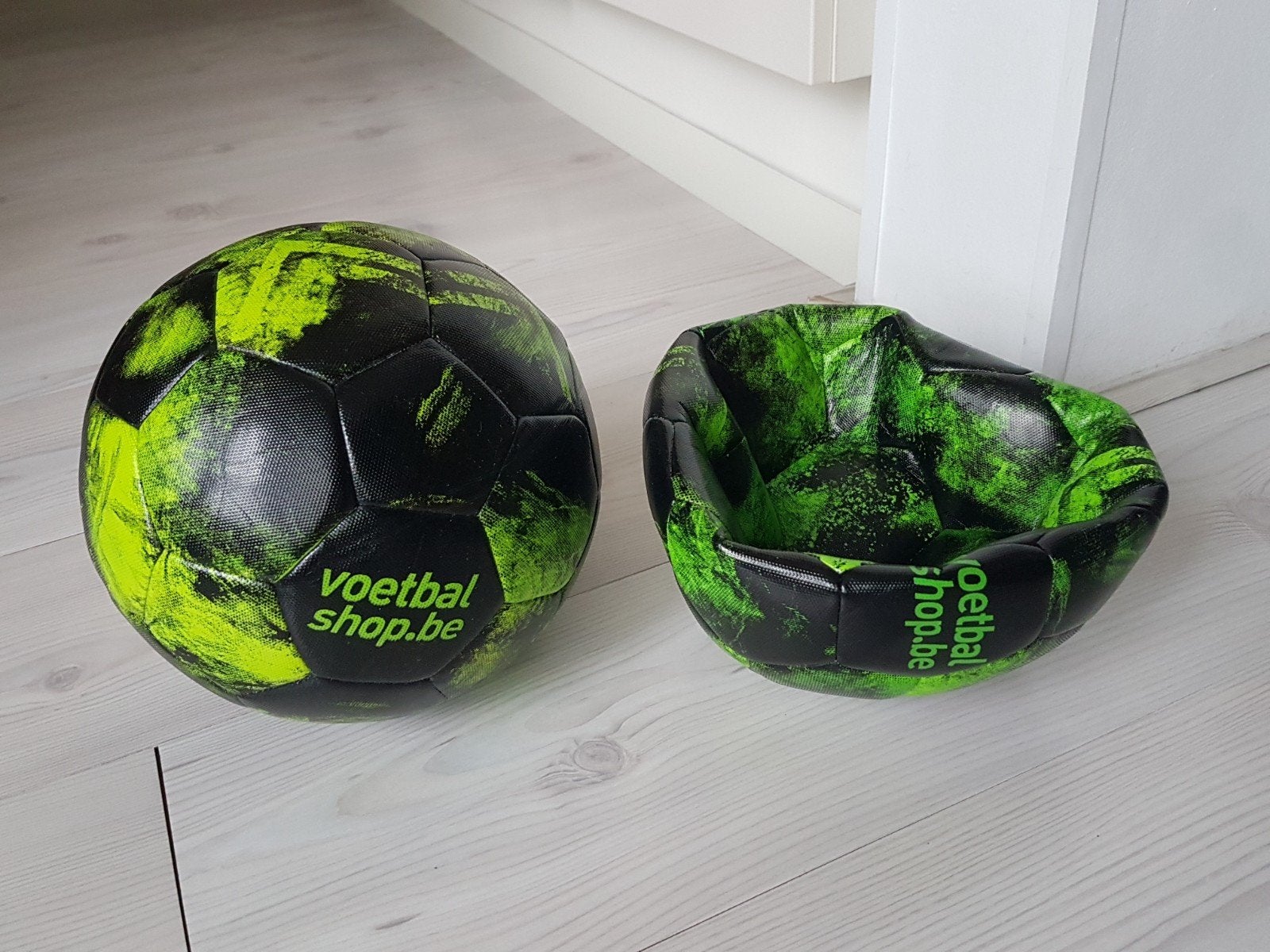 2x nieuwe voetbal in size 5, Ophalen of Verzenden, Nieuw