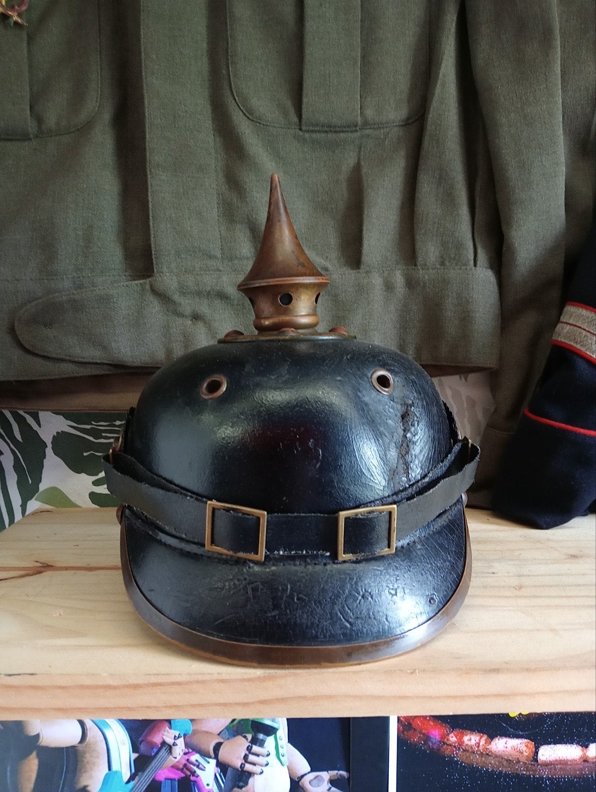 Duitse Pickelhaube M1895 WO1 met metaal fragment gat, Ophalen of Verzenden, Landmacht, Duitsland, Helm of Baret