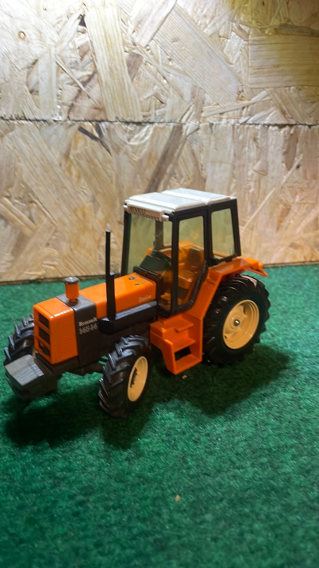 Britains renault 145-16, Ophalen of Verzenden, Zo goed als nieuw, Tractor of Landbouw, Britains