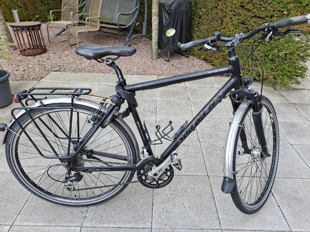 TE KOOP 2 TREKKINGFIETSEN STEVENS EN GIANT, 28 inch, Gebruikt, Vering, Velgrem