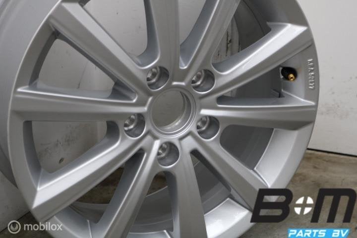 NIEUWSTAAT! Org. 1 losse 16 inch VW Touran 5T 5TA071496A, Auto-onderdelen, Gebruikt, Band(en)