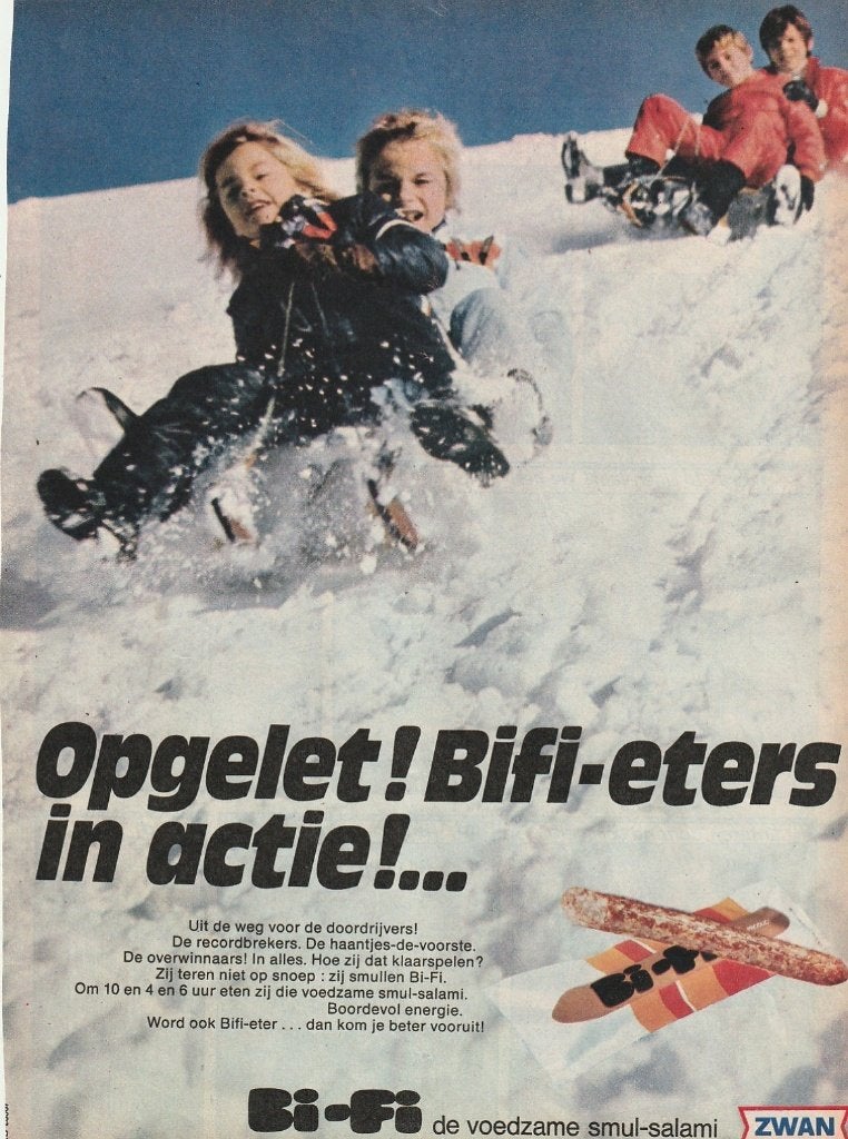 Retro reclame 1970 Bi-Fi worstjes jongetjes in de sneeuw, Verzenden, Overige typen