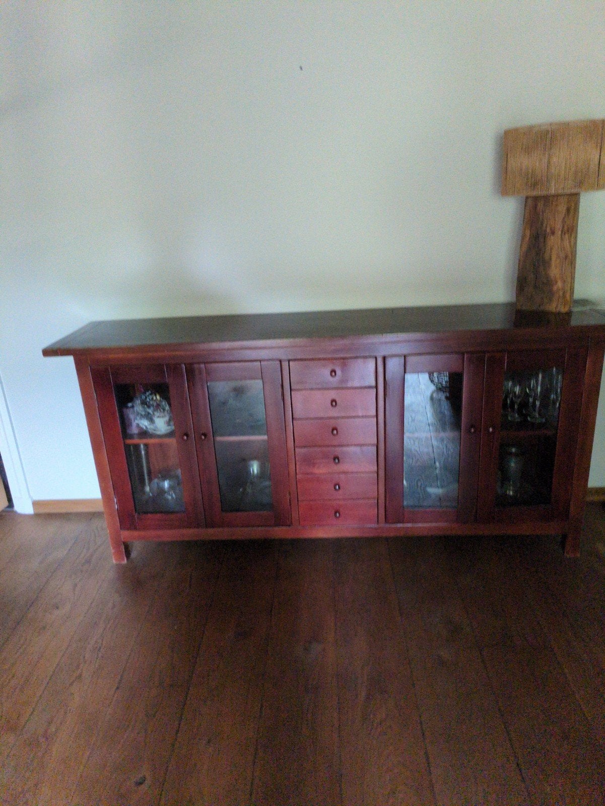 Houten dressoir met glazen deuren en lades - 200x45 cm, Gebruikt, Met lade(s), Ophalen of Verzenden, 200 cm of meer