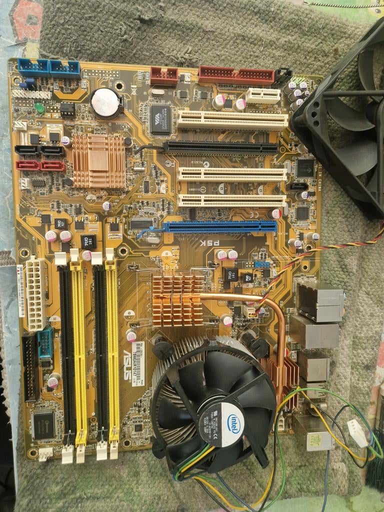 ASUS P5K moederbord met Intel CPU en koeler, Computers en Software, Ophalen of Verzenden, Gebruikt, Luchtkoeling