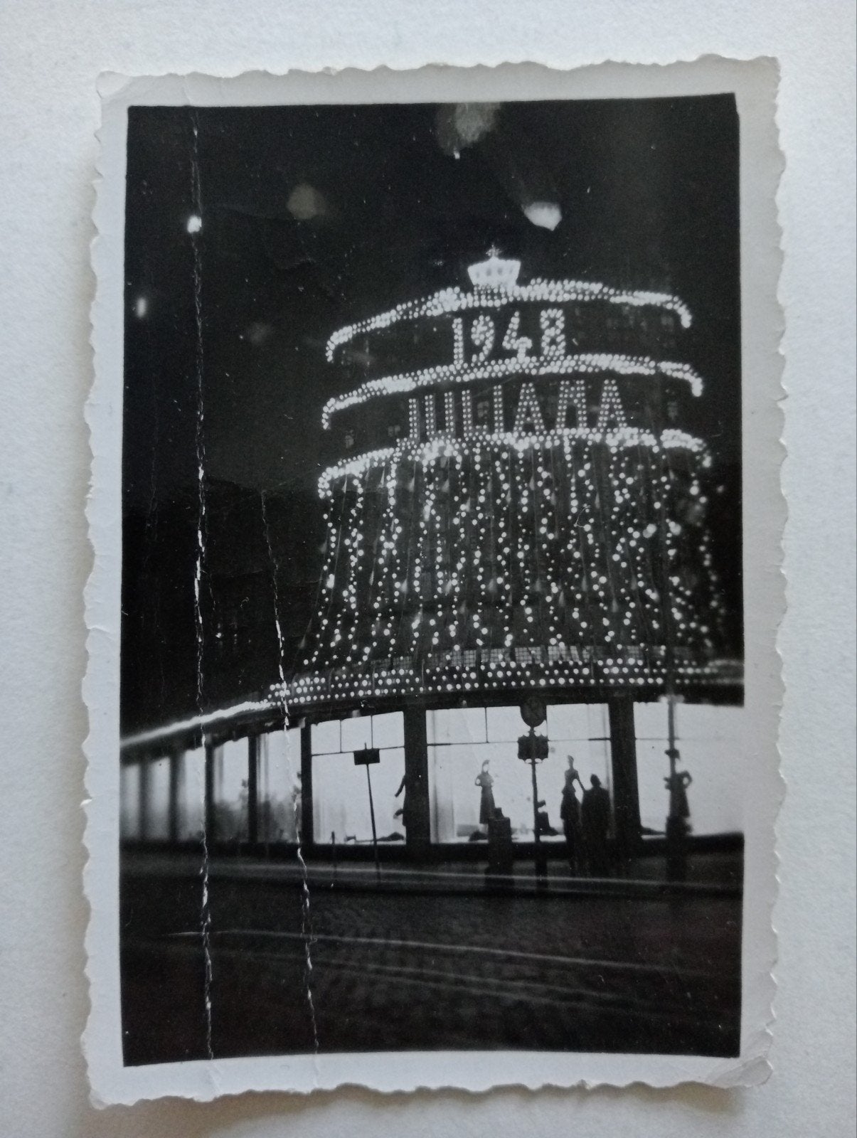 De Bijenkorf in Den Haag 1948 kroning van Koningin Juliana', Verzamelen, Ophalen of Verzenden, 1940 tot 1960, Gebruikt, Overige onderwerpen