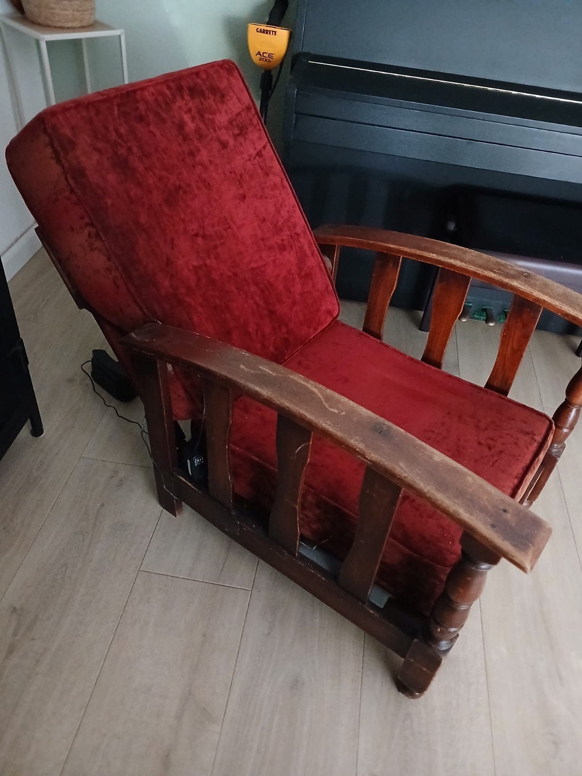 Vintage fauteuil met rode velours bekleding, rookstoel., Antiek en Kunst, Ophalen