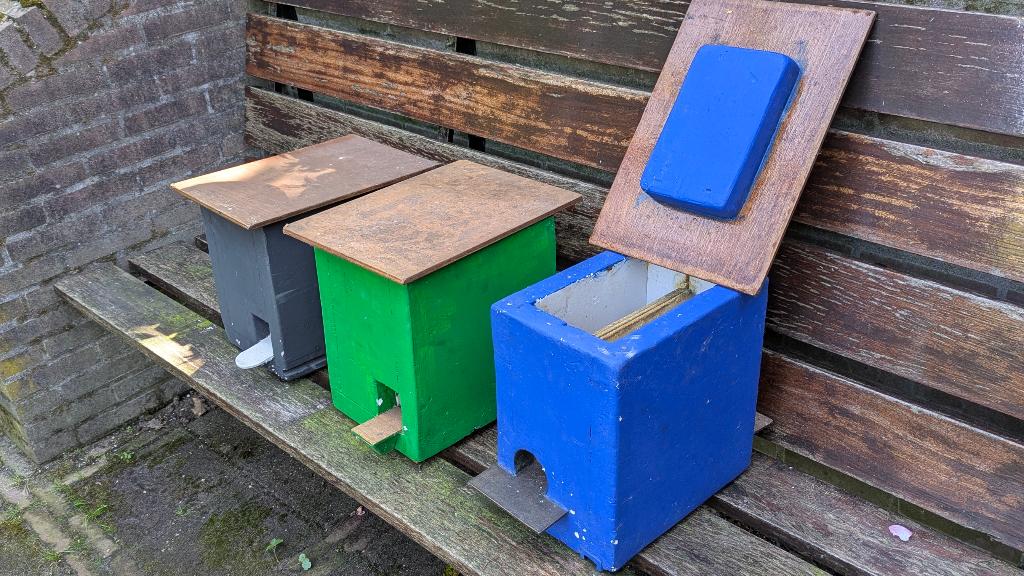 3 sdtuks Bijen Bescherm huisjes voor 2 EWK kastjes, Bijen