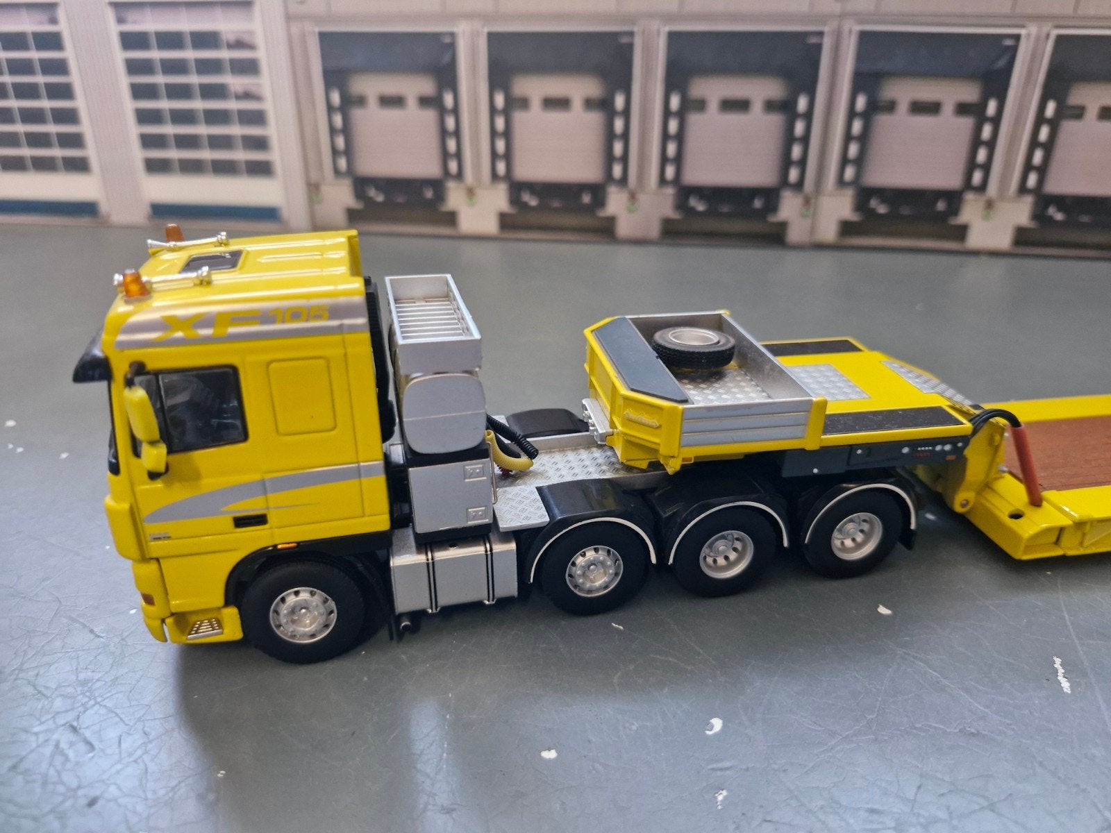 daf XF 8x4 zwaartansport trekker met nooteboom dieplader, Hobby en Vrije tijd, Ophalen of Verzenden, Zo goed als nieuw, Bus of Vrachtwagen