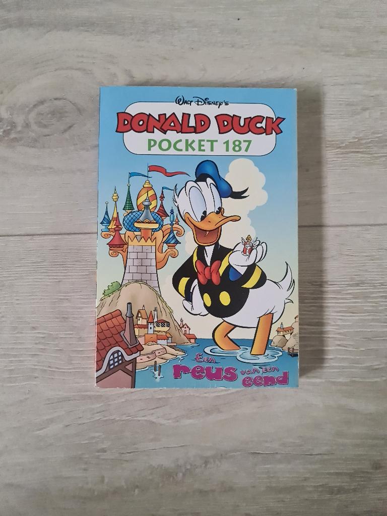 Pocket - Donald Duck - Een reus van een eend - 187, Boeken, Strips | Comics, Amerika, Ophalen of Verzenden, Zo goed als nieuw
