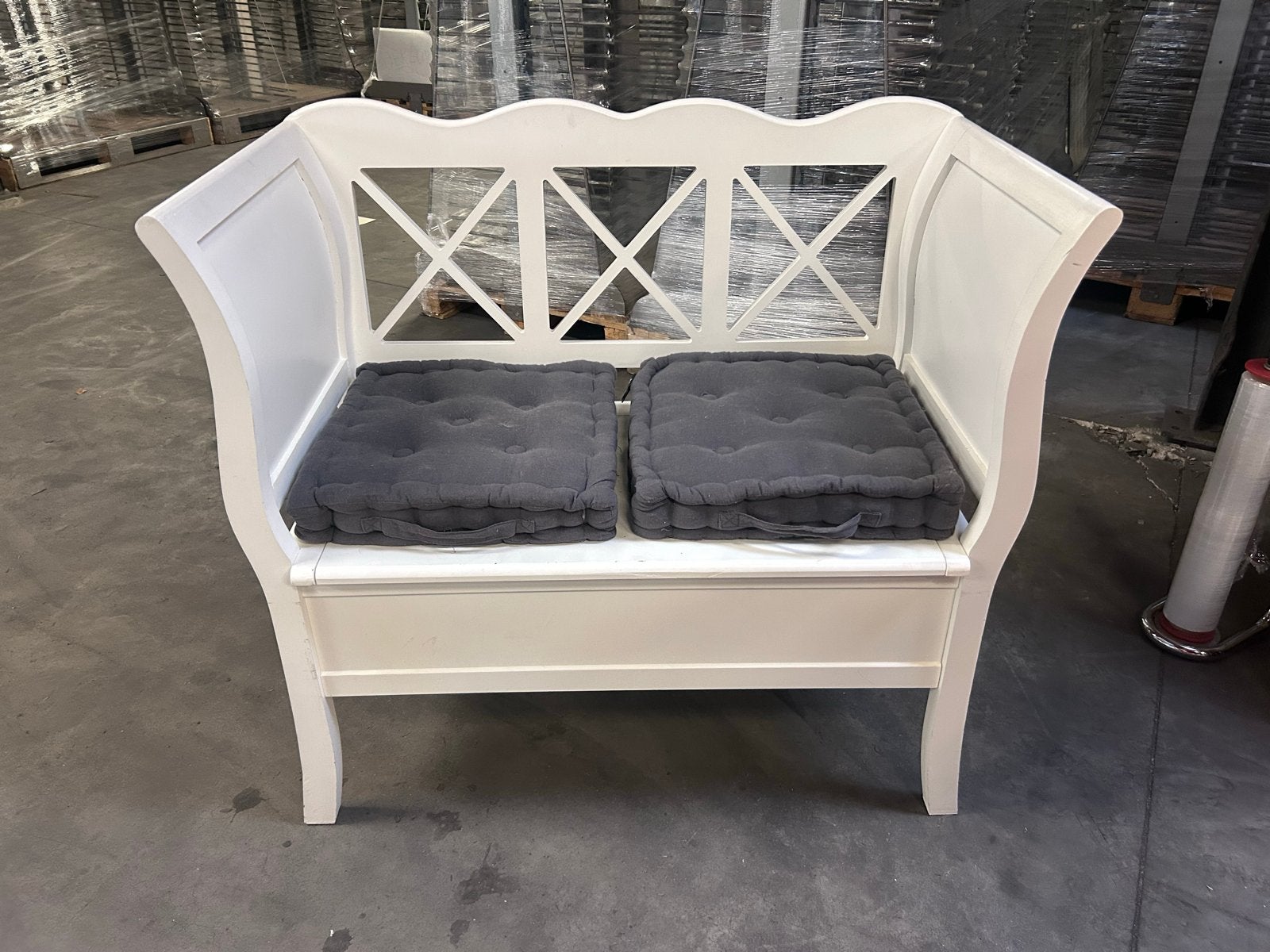 Witte houten klepbank met kussens - Zo goed als nieuw, Gebruikt, Minder dan 75 cm, Tweepersoons, Ophalen of Verzenden