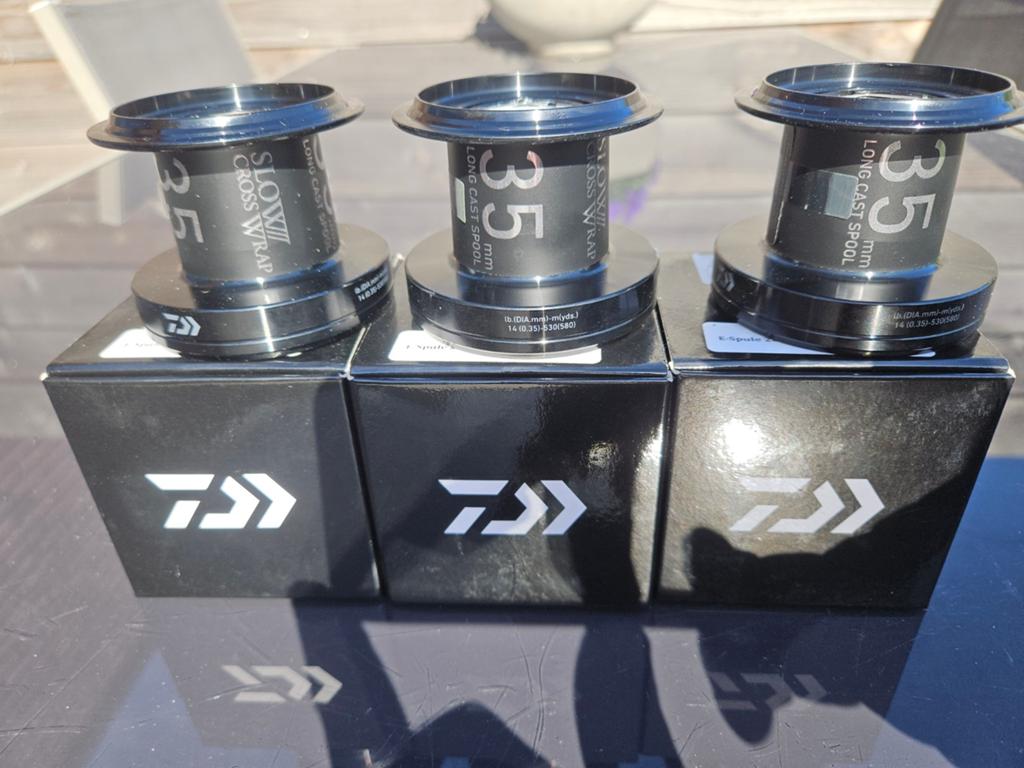 Daiwa emblem/crosscast 35scw reservespoelen, Ophalen of Verzenden, Nieuw, Molen