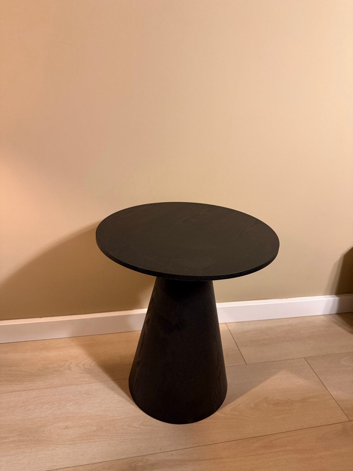 Stijlvolle Zwarte Bijzettafel - Rond Houten Design, 45 tot 60 cm, Minder dan 55 cm, Rond, Ophalen of Verzenden