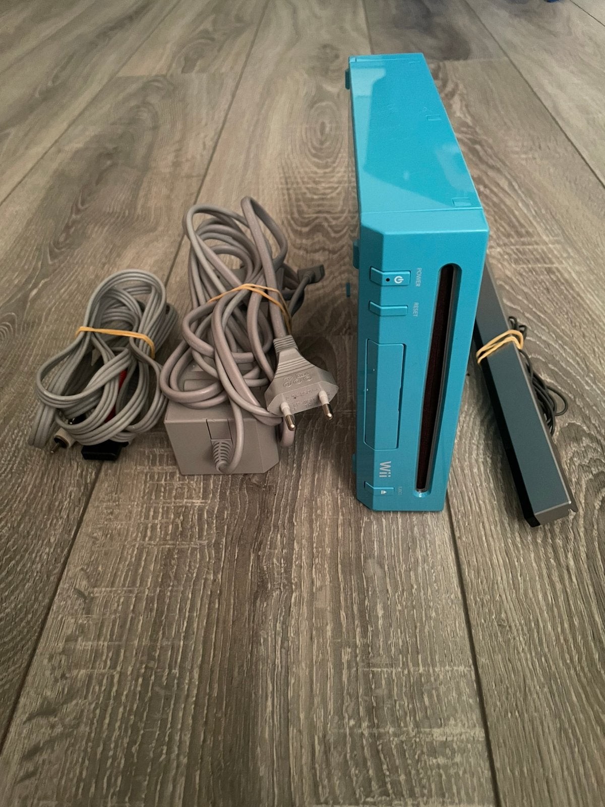 Blauwe Limited Edition Nintendo Wii, Ophalen of Verzenden, Zo goed als nieuw, Zonder controller