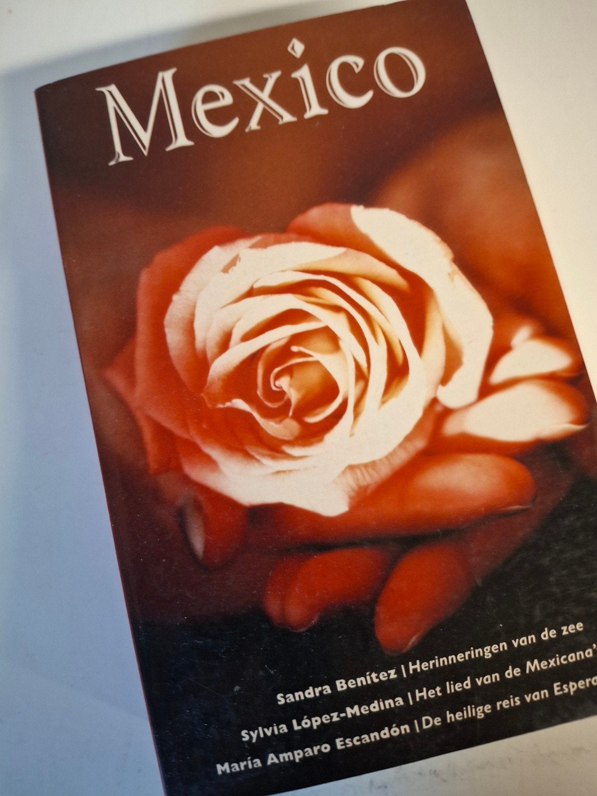 Mexico: Drie meeslepende romans, Ophalen of Verzenden, Zo goed als nieuw, Sandra Benítez, Sylvia López-Medina, María Amparo Escandón