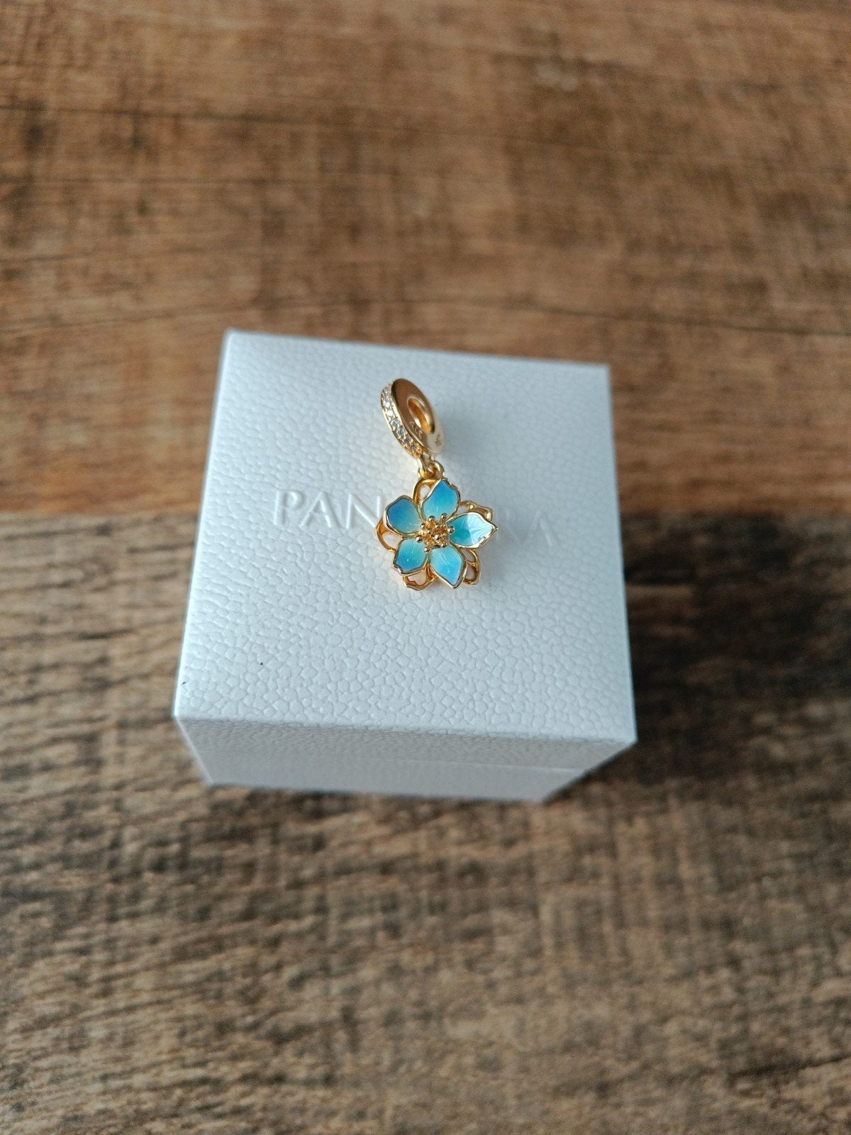 Pandora hangende kersenbloesem bedel goudkleurig nieuw, Ophalen, Nieuw, Dame, Goud