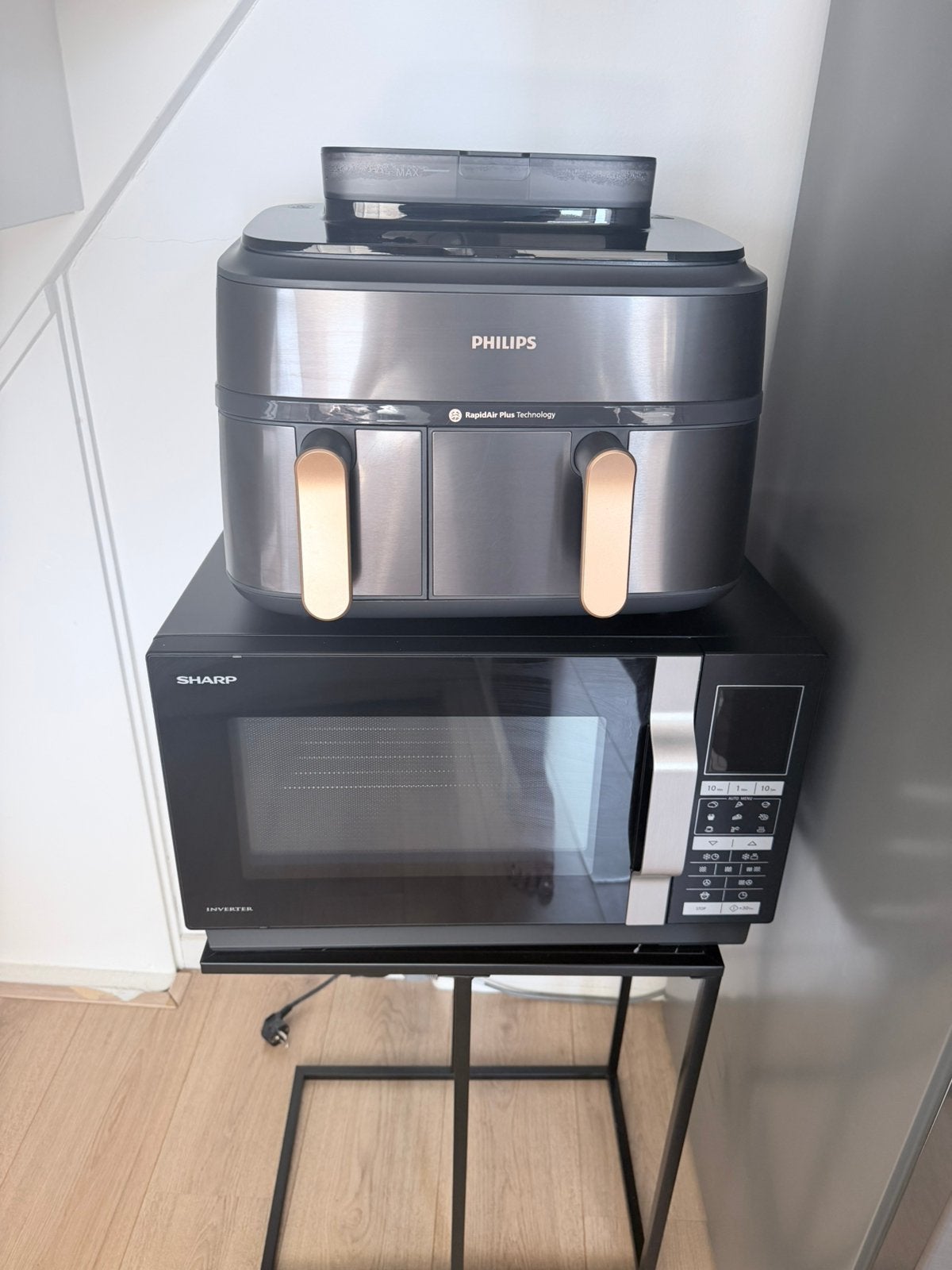 Philips 5000 Series Dual Basket Airfryer + Sharp magnetron, Ophalen, Zo goed als nieuw, Minder dan 45 cm