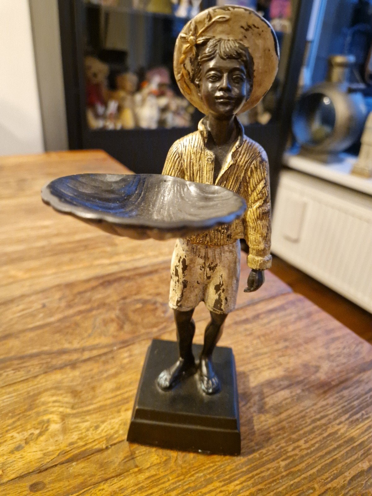 Vintage beeldje jongen met schaal - decoratief, Ophalen of Verzenden
