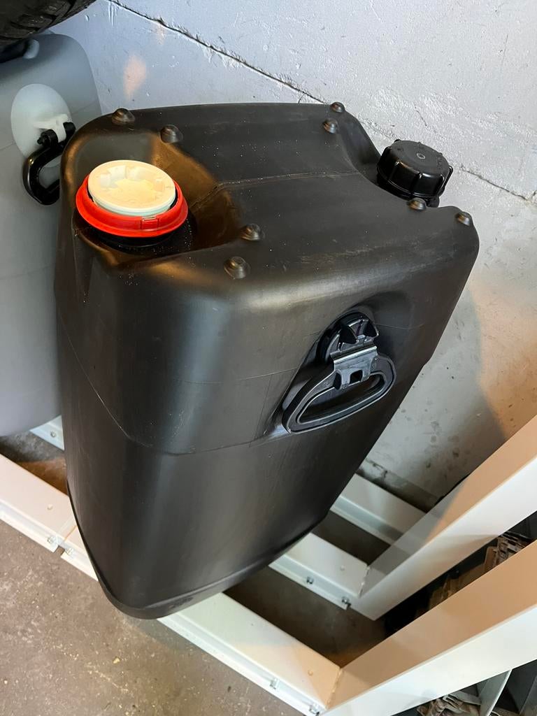 60 liter jerrycan/vaat zwart, Ophalen, Gebruikt