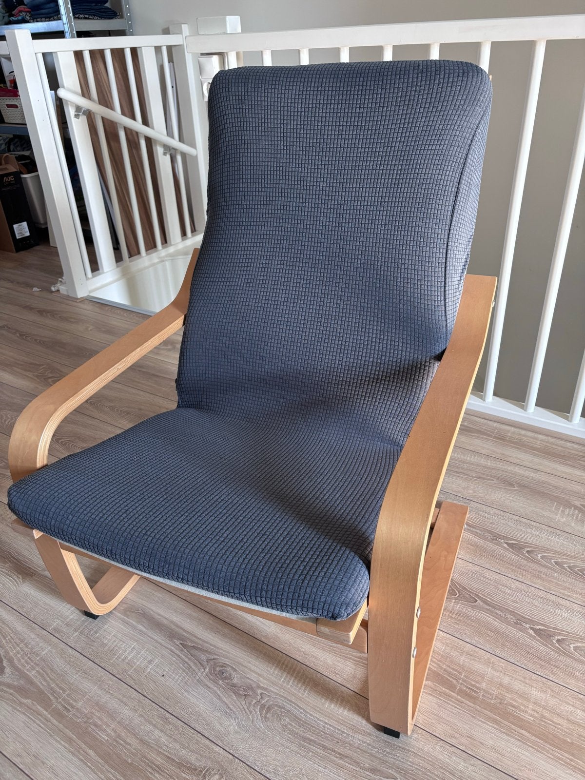 Comfortabele IKEA schommelstoel met donkergrijze bekleding, Ophalen, Gebruikt, Hout, Eén