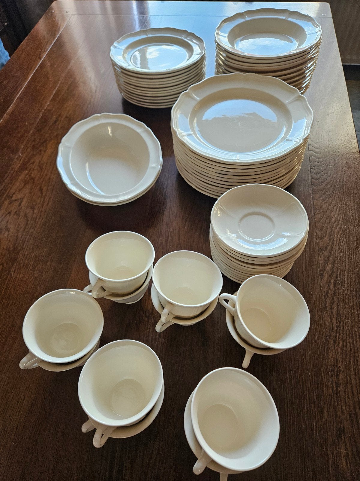 Wedgwood Queen's Plain Servies (in 1 koop), Ophalen, Zo goed als nieuw, Bord(en), Wedgwood