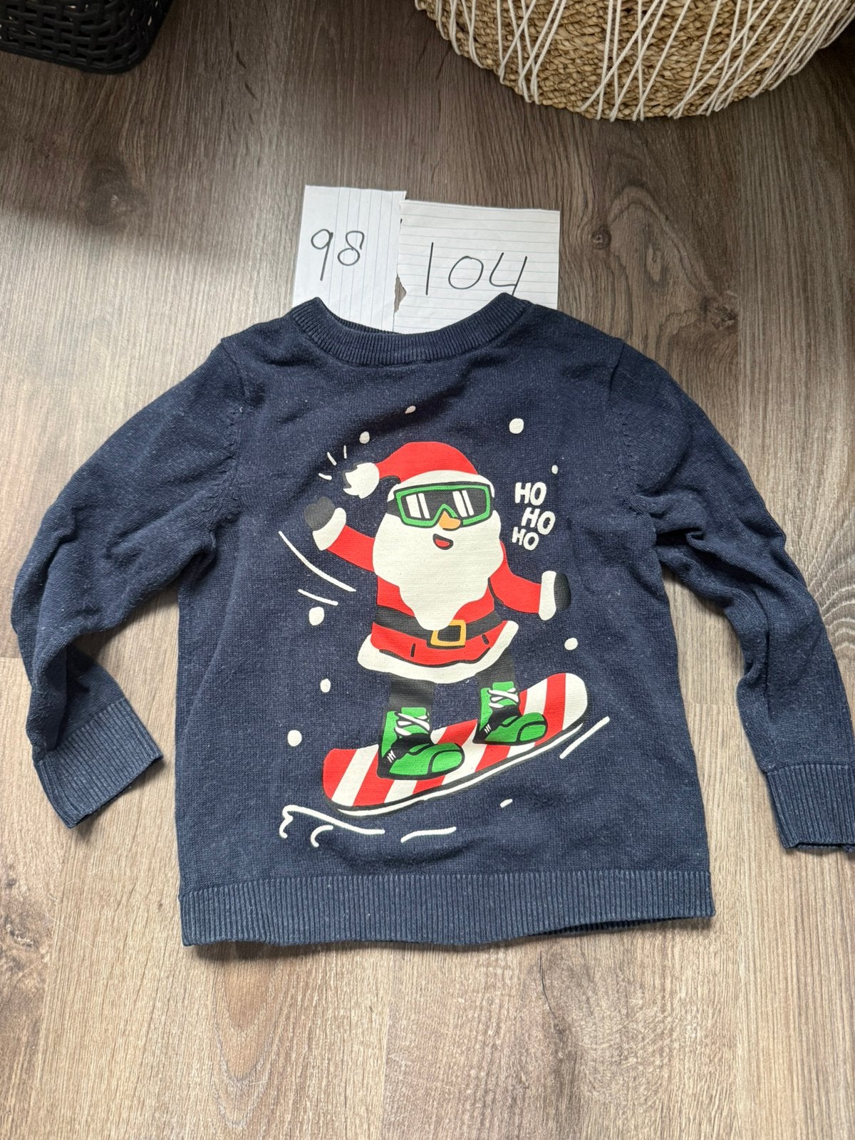 H&M kersttrui jongens maat 98/104 – Santa snowboard, Ophalen of Verzenden, Zo goed als nieuw, Jongen of Meisje, Shirt of Longsleeve