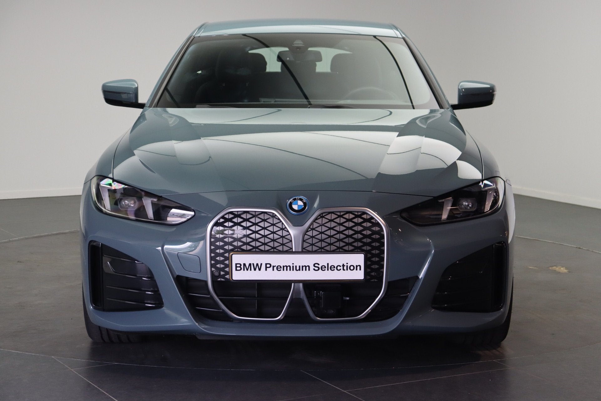 BMW i4 eDrive35 M Sport / Achteruitrijcamera / Stoelverwarmi, Auto's, BMW, Gebruikt, Zwart, Met garantie (alle), 18 min