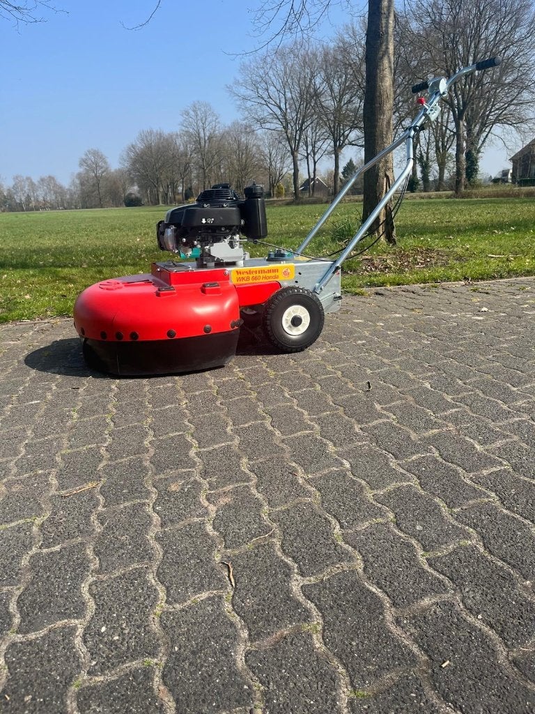 Te huur: onkruidborstel, veegmachine, Ophalen