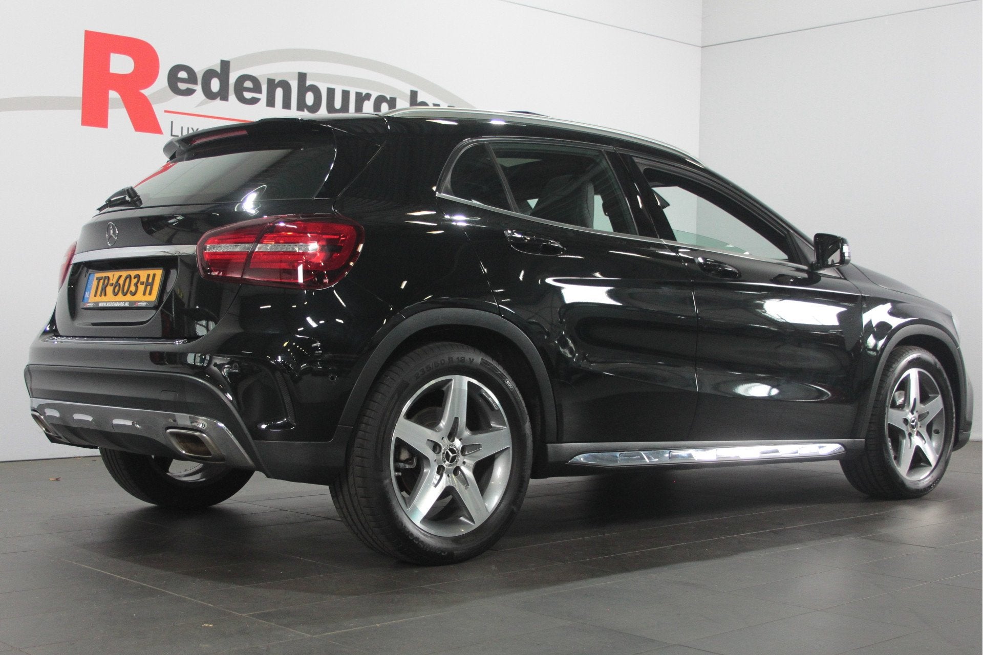 Mercedes-Benz GLA 180 Business Solution AMG - Pano / Carplay, Auto's, Automatische klimaatregeling, Gebruikt, Euro 6, 4 cilinders
