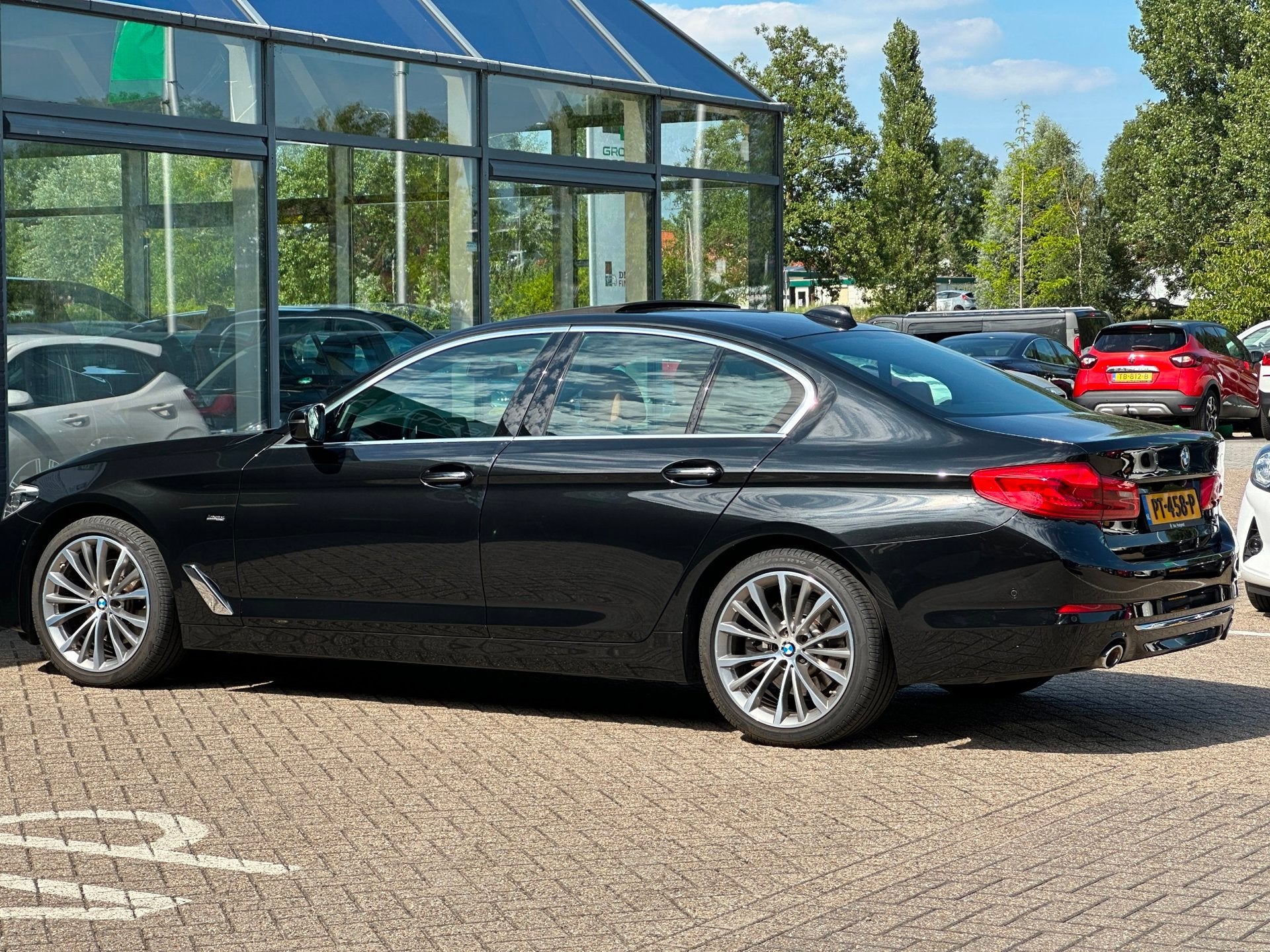 BMW 5-serie 520d High Executive/PANO-DAK/CAMERA/LEDER/NAVI/N, Auto's, Automaat, Achterwielaandrijving, Euro 6, Bedrijf