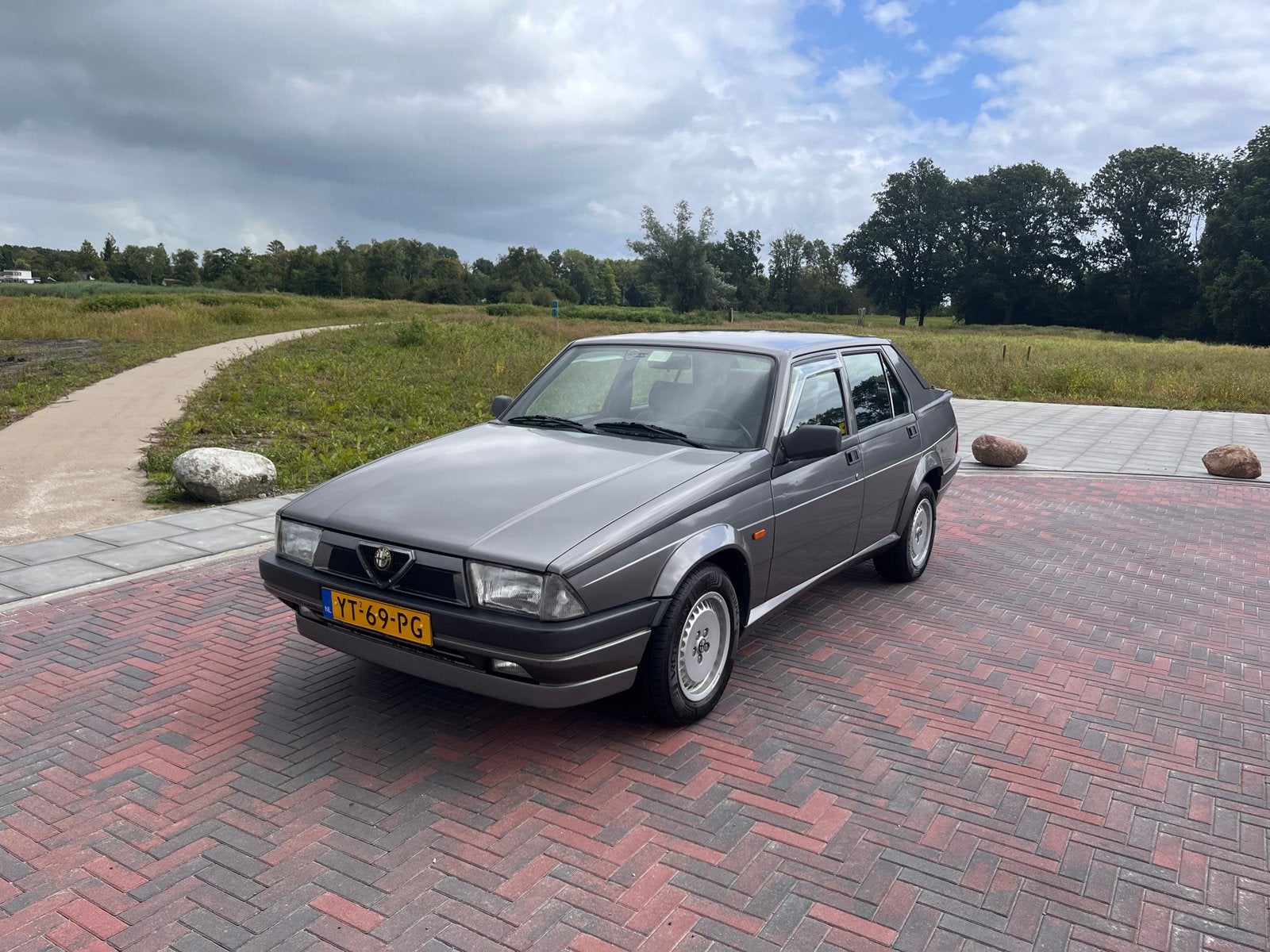 Alfa Romeo 75 2.0 Twin Spark U9 1990 Grijs, 145 pk, Achterwielaandrijving, 1145 kg, Origineel Nederlands