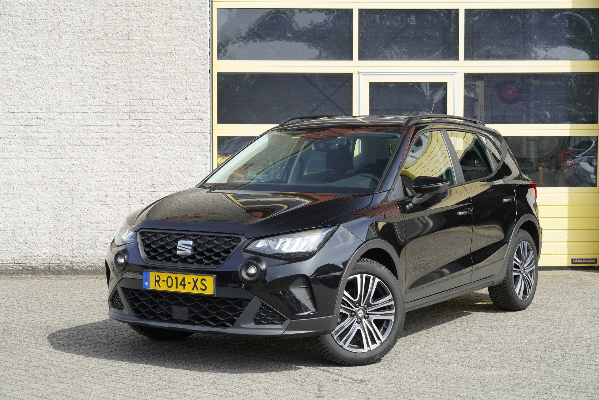 SEAT Arona 1.0 TSI Style BJ2022 Lmv 17" | Led | Pdc | App-Co, Auto's, Stof, Gebruikt, Origineel Nederlands, Handgeschakeld
