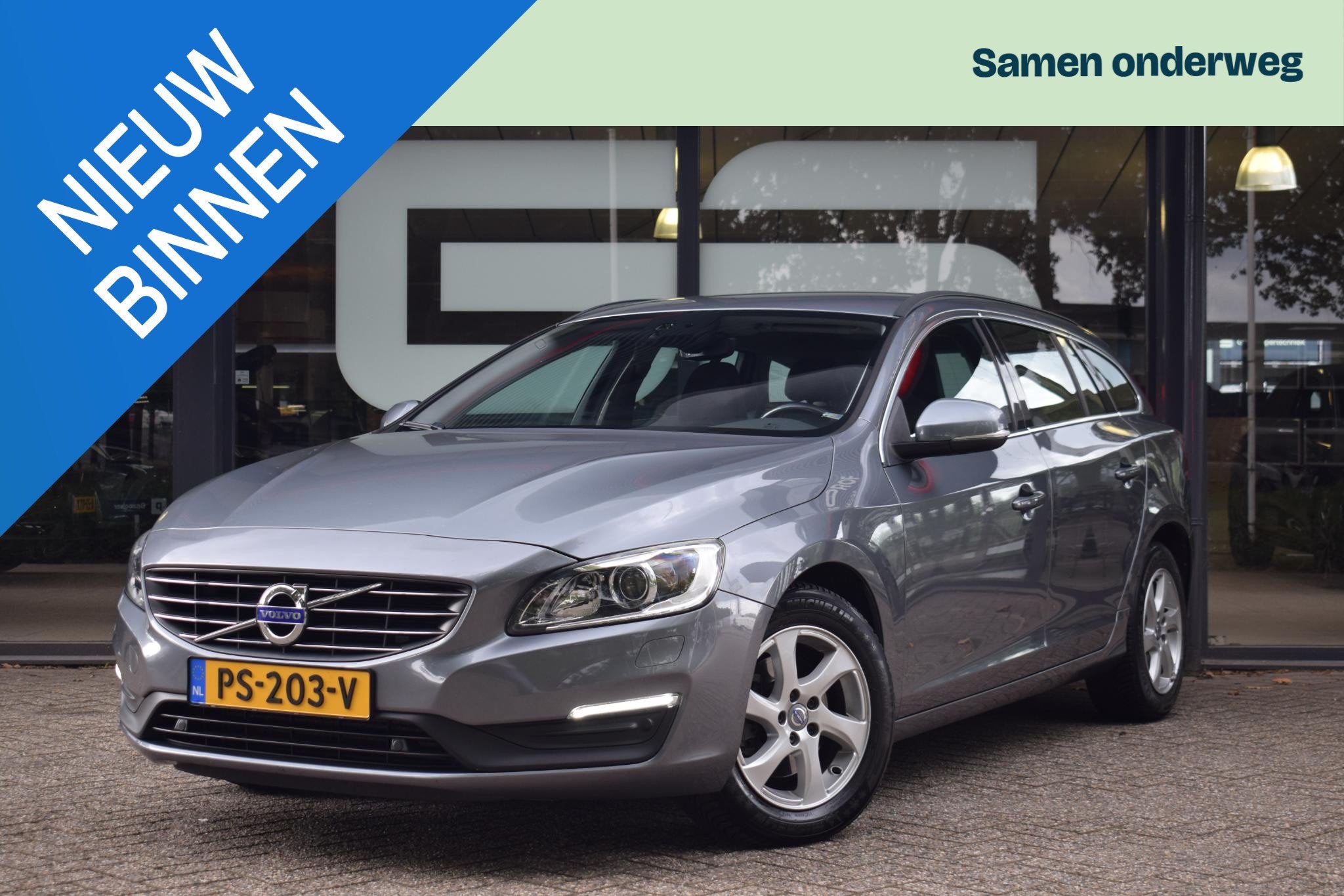 Volvo V60 1.5 T3 Momentum Autm. |NAVIGATIE|XENON|PDC|STOELVW, 4 cilinders, Leder en Stof, 152 pk, 750 kg