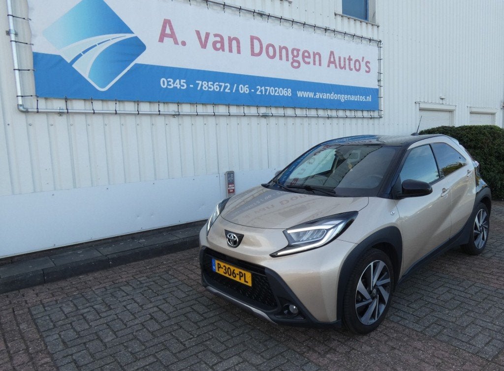Toyota AYGO X 1.0 VVT-I MT ENVY,Navi,Camera,JBL,Clima,APPLE,, Voorwielaandrijving, Verwarmde buitenspiegels, Gebruikt, Bruin