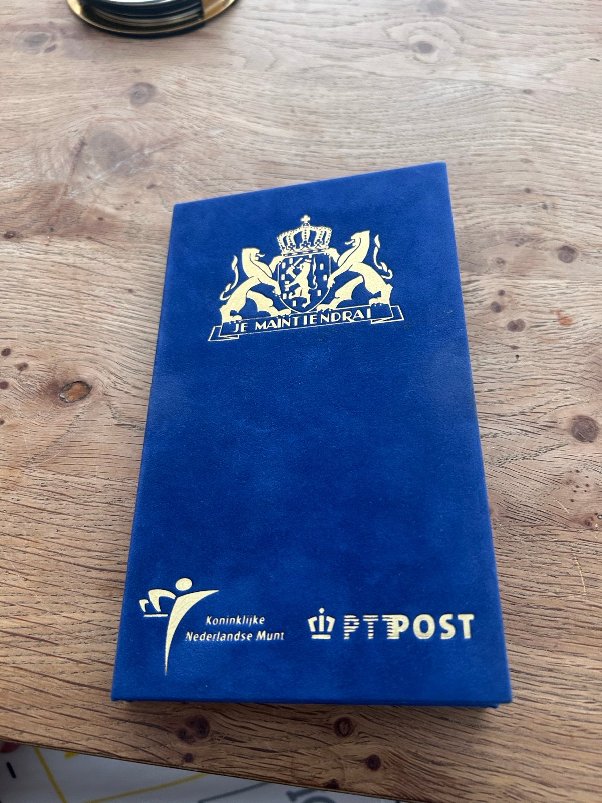 Verzamelmap met gouden postzegels Wilhelmina, Ophalen of Verzenden, Verzamelmap