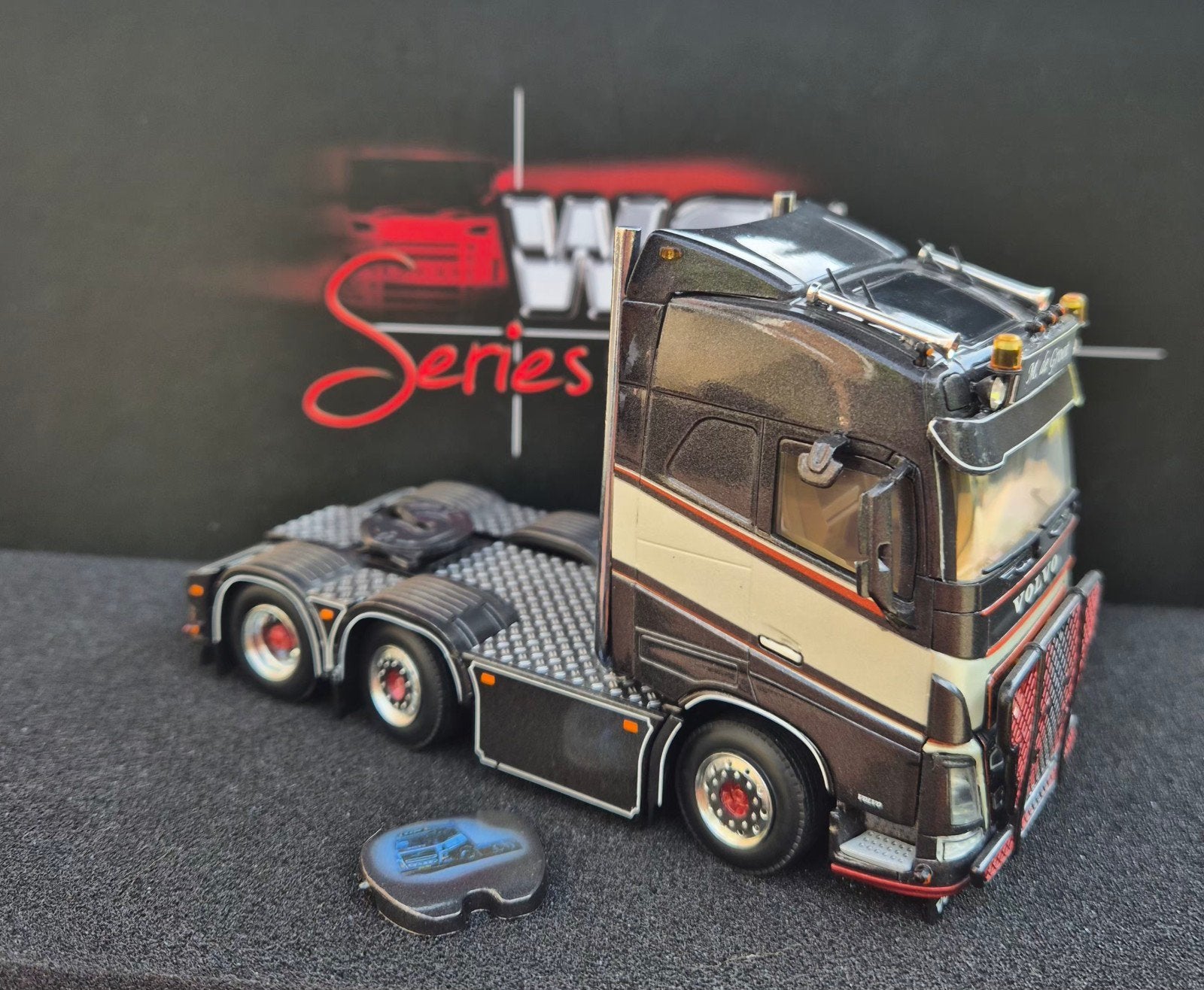 WSI Volvo M de Groot, Hobby en Vrije tijd, Modelauto's | 1:50, Ophalen, Zo goed als nieuw, Bus of Vrachtwagen, Wsi