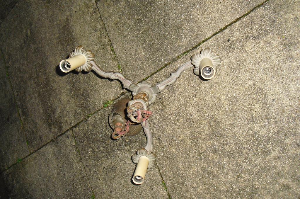 TE KOOP UIT BOEDEL  ANTIEKE  METALEN KAMER HANG LAMP, Ophalen of Verzenden, Minder dan 50 cm