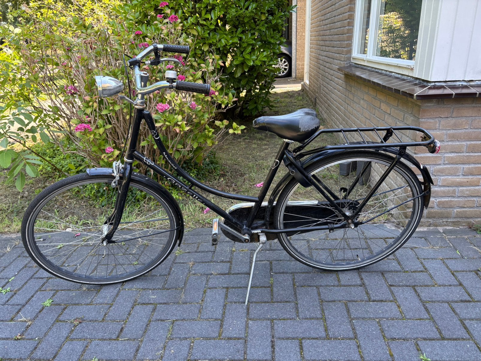 Gazelle madelief fiets meisjes zwart gebruikt 26 inch, Terugtraprem, Gebruikt, Handrem, Ophalen