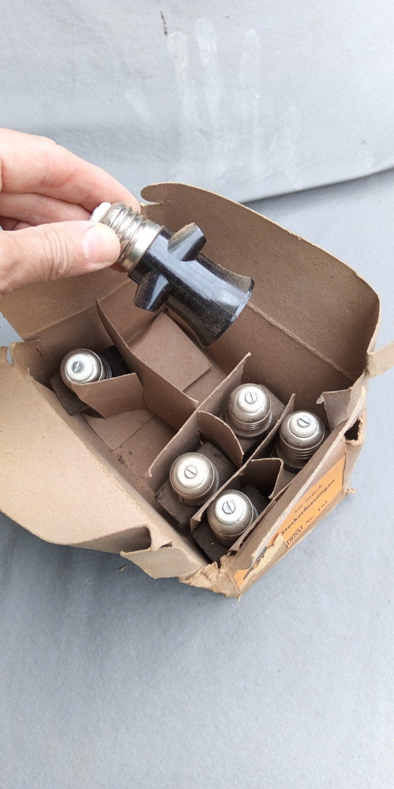 Zeldzame doos met nieuwe E27 bakelieten stekkerfittingen, Ophalen of Verzenden